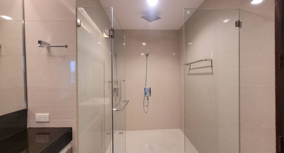For rent 4 bedrooms apartment in Pathum Wan, Bangkok