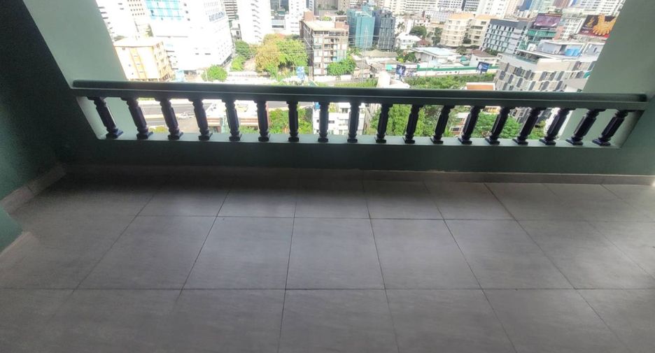 For rent 4 bedrooms apartment in Pathum Wan, Bangkok
