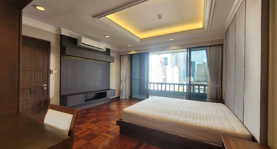 For rent 4 bedrooms apartment in Pathum Wan, Bangkok