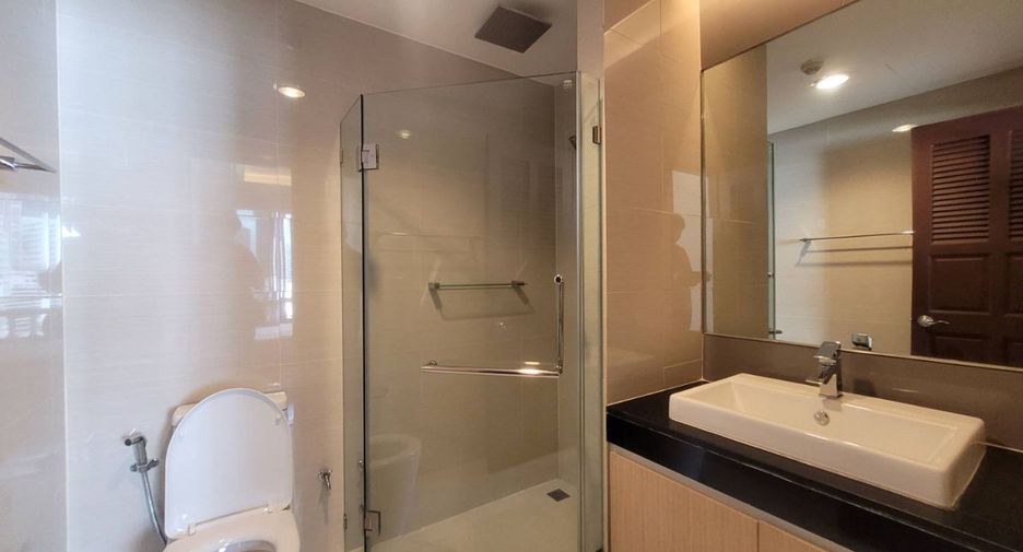 For rent 4 bedrooms apartment in Pathum Wan, Bangkok