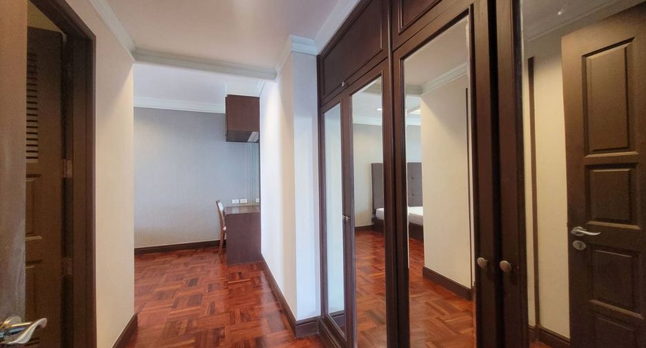 For rent 4 bedrooms apartment in Pathum Wan, Bangkok