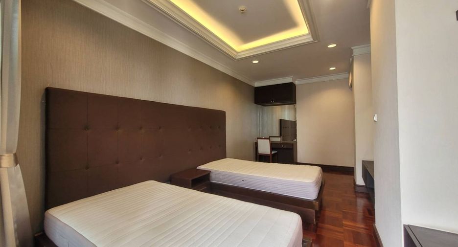 For rent 4 bedrooms apartment in Pathum Wan, Bangkok