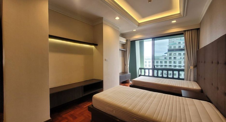 For rent 4 bedrooms apartment in Pathum Wan, Bangkok
