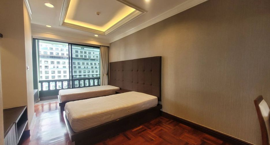 For rent 4 bedrooms apartment in Pathum Wan, Bangkok