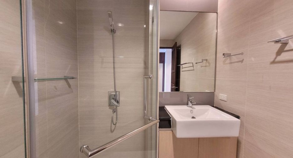 For rent 4 bedrooms apartment in Pathum Wan, Bangkok