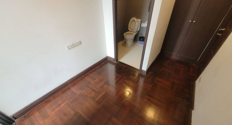For rent 4 bedrooms apartment in Pathum Wan, Bangkok