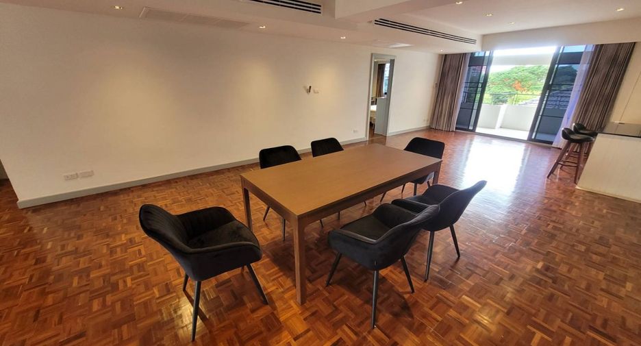 For rent 3 bedrooms apartment in Watthana, Bangkok