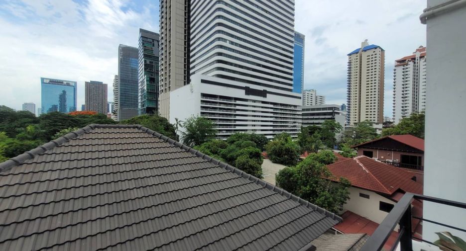 For rent 3 bedrooms apartment in Watthana, Bangkok