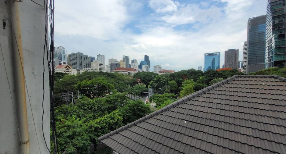 For rent 3 bedrooms apartment in Watthana, Bangkok