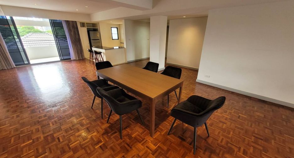 For rent 3 bedrooms apartment in Watthana, Bangkok
