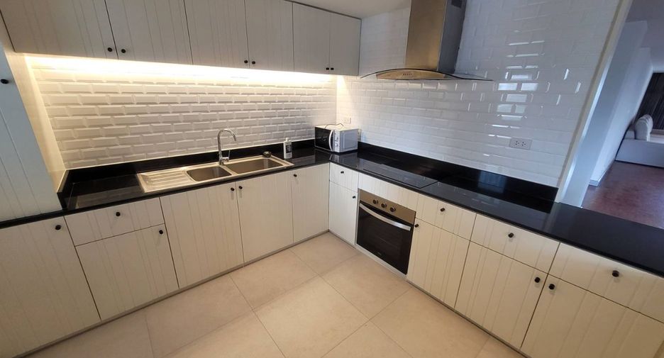 For rent 3 bedrooms apartment in Watthana, Bangkok