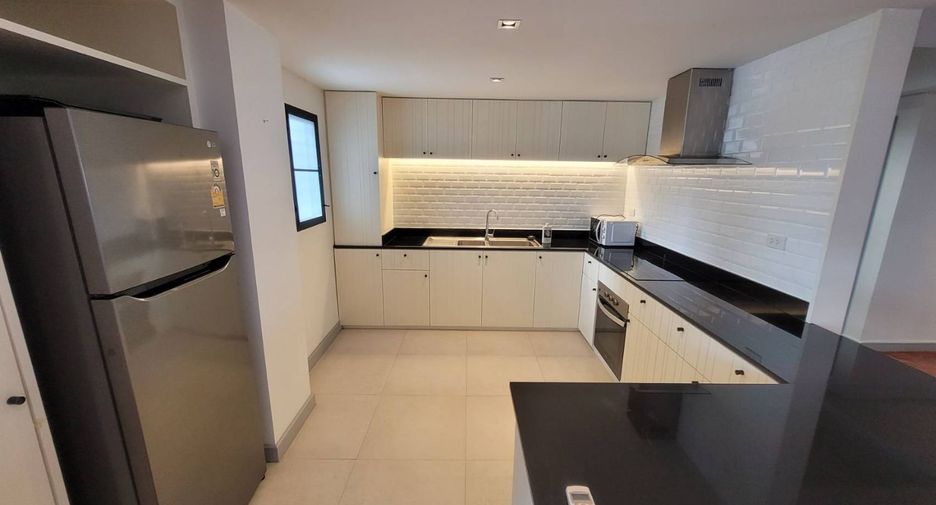 For rent 3 bedrooms apartment in Watthana, Bangkok