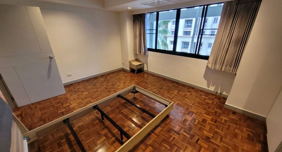 For rent 3 bedrooms apartment in Watthana, Bangkok