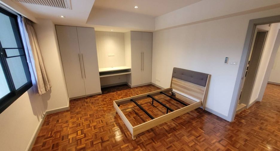 For rent 3 bedrooms apartment in Watthana, Bangkok
