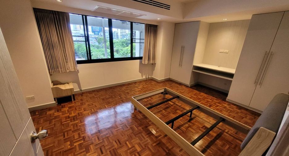 For rent 3 bedrooms apartment in Watthana, Bangkok