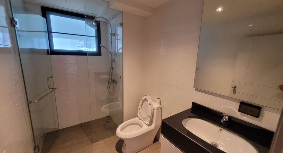For rent 3 bedrooms apartment in Watthana, Bangkok