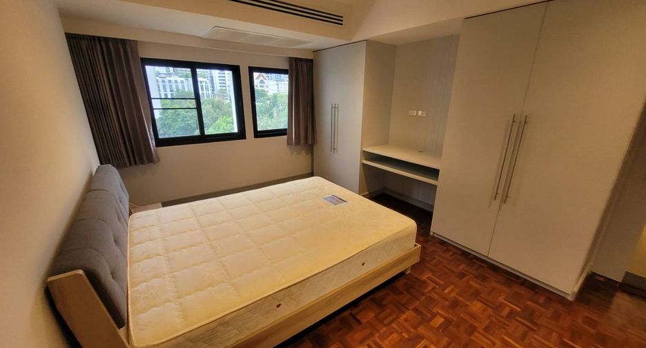 For rent 3 bedrooms apartment in Watthana, Bangkok