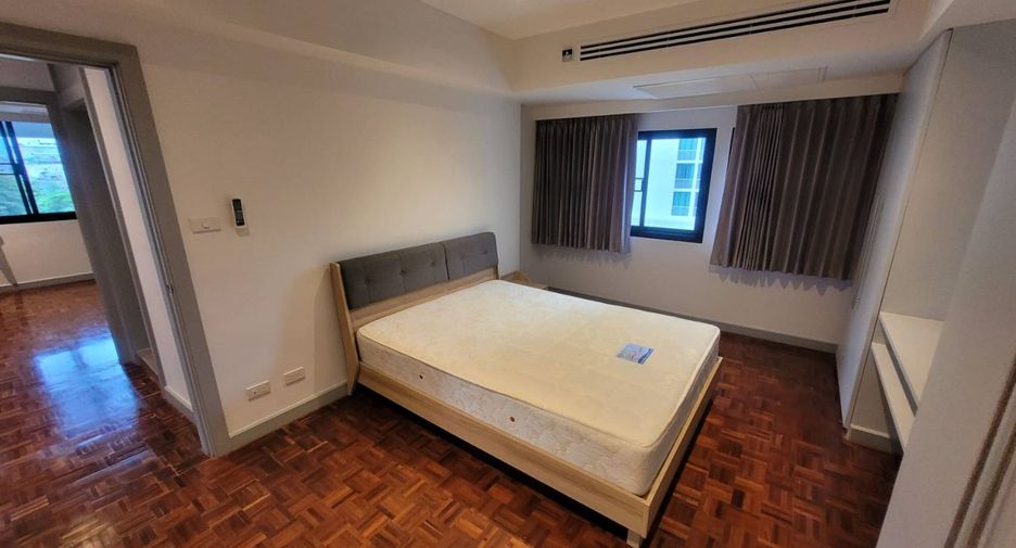 For rent 3 bedrooms apartment in Watthana, Bangkok