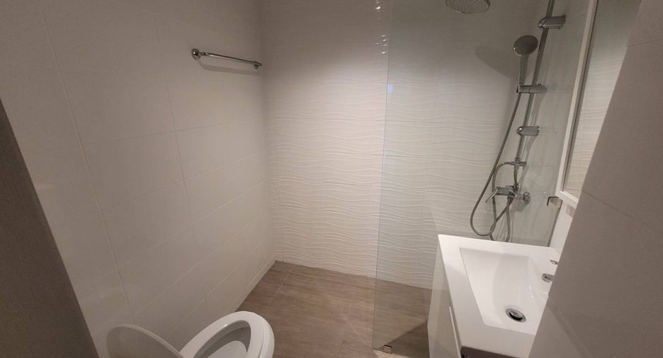 For rent 3 bedrooms apartment in Watthana, Bangkok