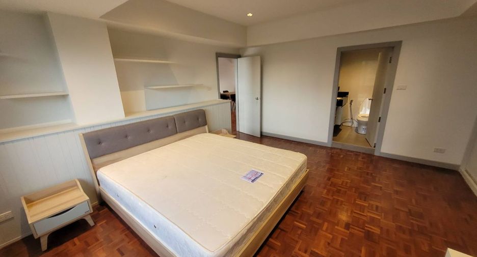 For rent 3 bedrooms apartment in Watthana, Bangkok