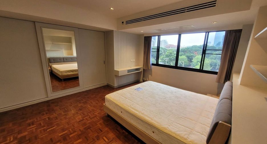 For rent 3 bedrooms apartment in Watthana, Bangkok