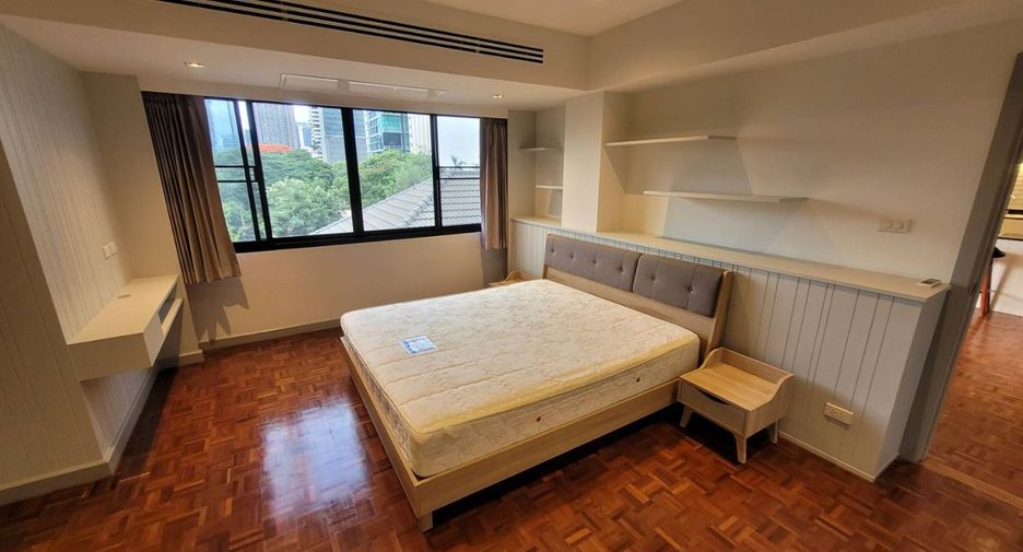 For rent 3 bedrooms apartment in Watthana, Bangkok
