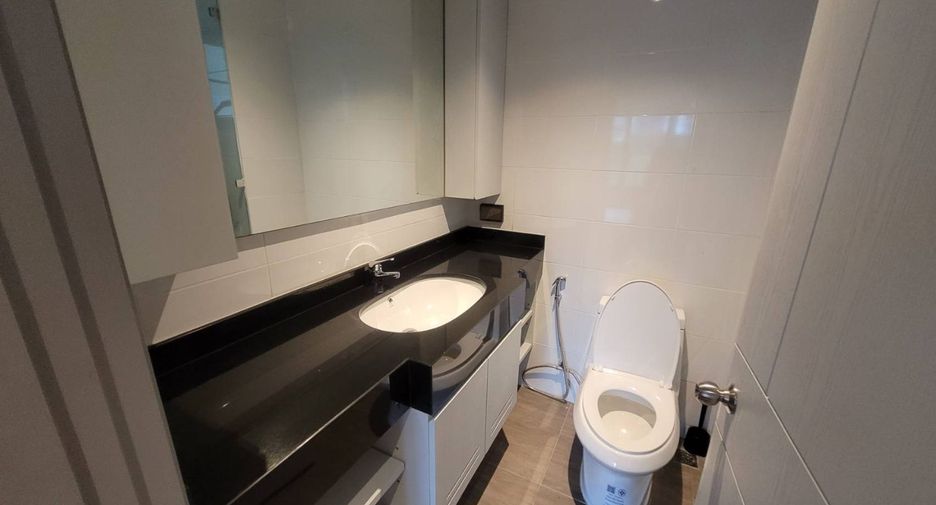For rent 3 bedrooms apartment in Watthana, Bangkok