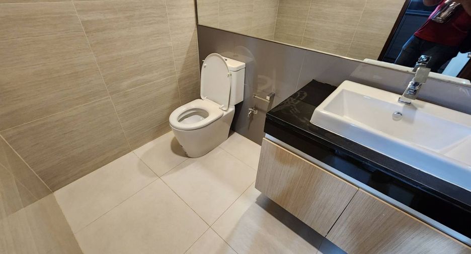 For rent 4 bedrooms apartment in Pathum Wan, Bangkok