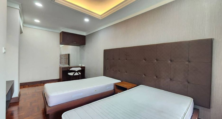 For rent 4 bedrooms apartment in Pathum Wan, Bangkok