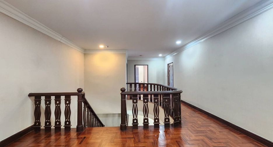 For rent 4 bedrooms apartment in Pathum Wan, Bangkok
