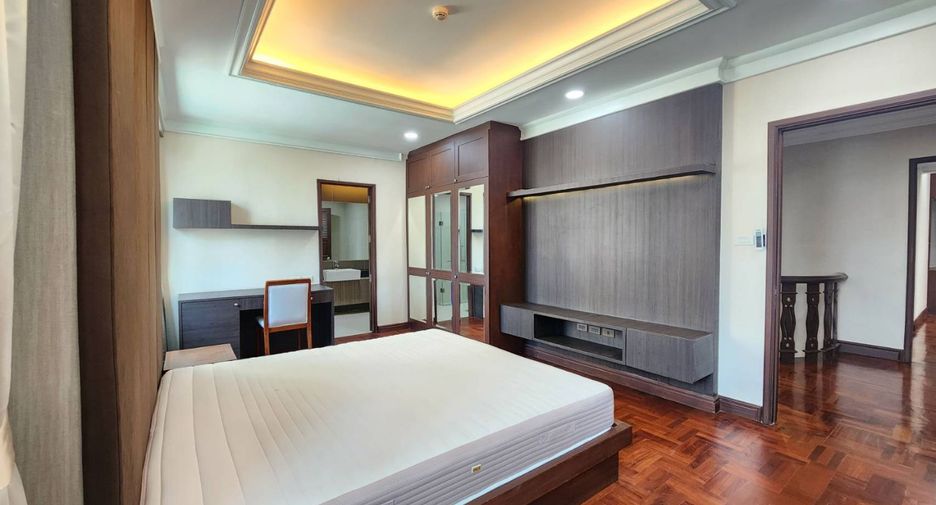 For rent 4 bedrooms apartment in Pathum Wan, Bangkok