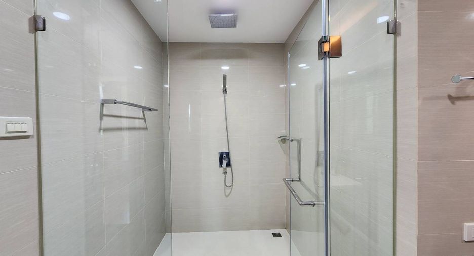 For rent 4 bedrooms apartment in Pathum Wan, Bangkok