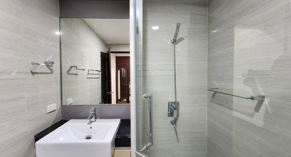 For rent 4 bedrooms apartment in Pathum Wan, Bangkok