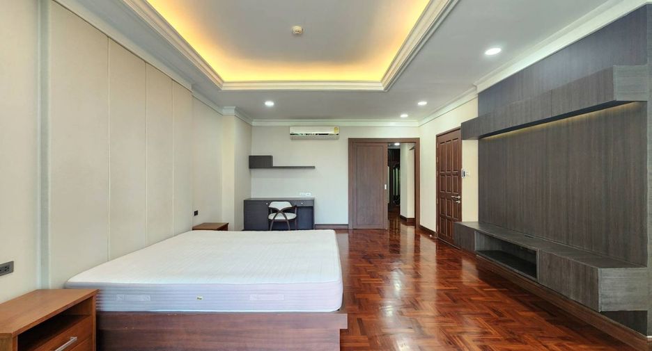 For rent 4 bedrooms apartment in Pathum Wan, Bangkok