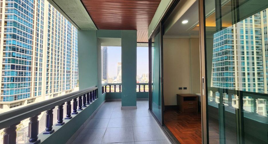 For rent 4 bedrooms apartment in Pathum Wan, Bangkok