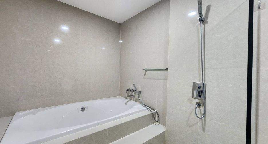 For rent 4 bedrooms apartment in Pathum Wan, Bangkok