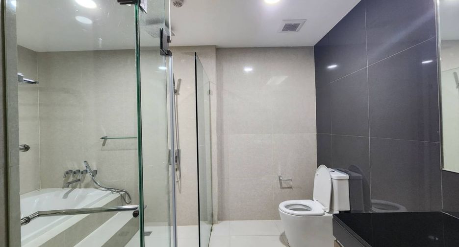 For rent 4 bedrooms apartment in Pathum Wan, Bangkok