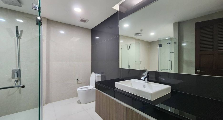 For rent 4 bedrooms apartment in Pathum Wan, Bangkok