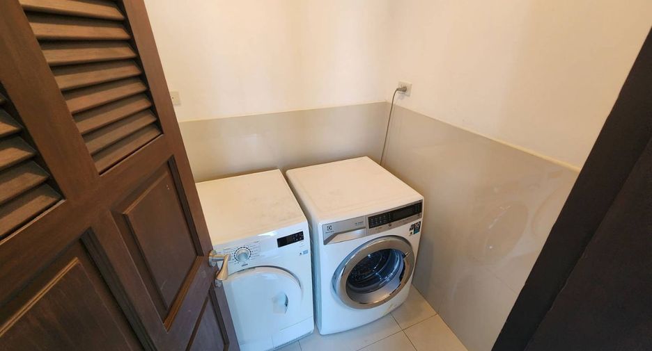 For rent 4 bedrooms apartment in Pathum Wan, Bangkok
