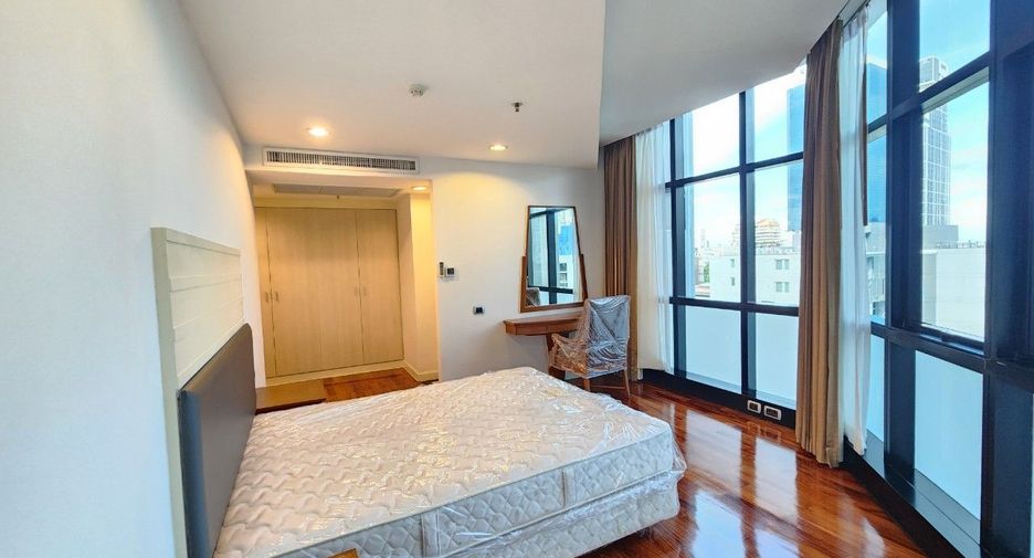 For rent 3 bedrooms apartment in Khlong Toei, Bangkok
