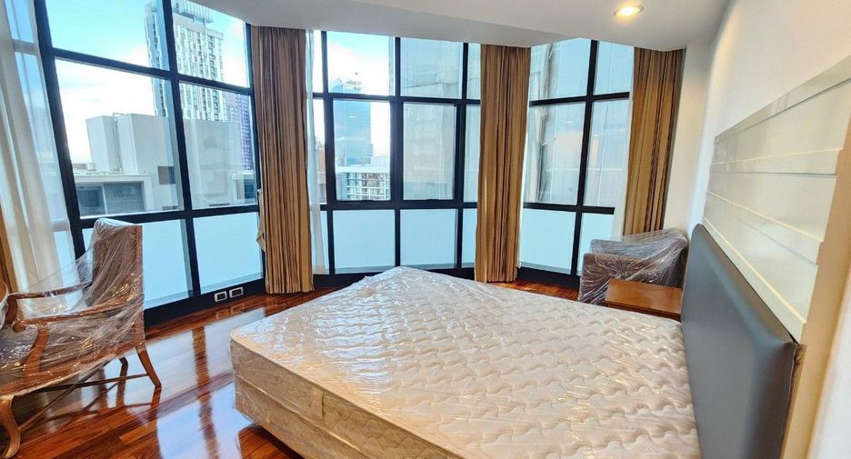 For rent 3 bedrooms apartment in Khlong Toei, Bangkok