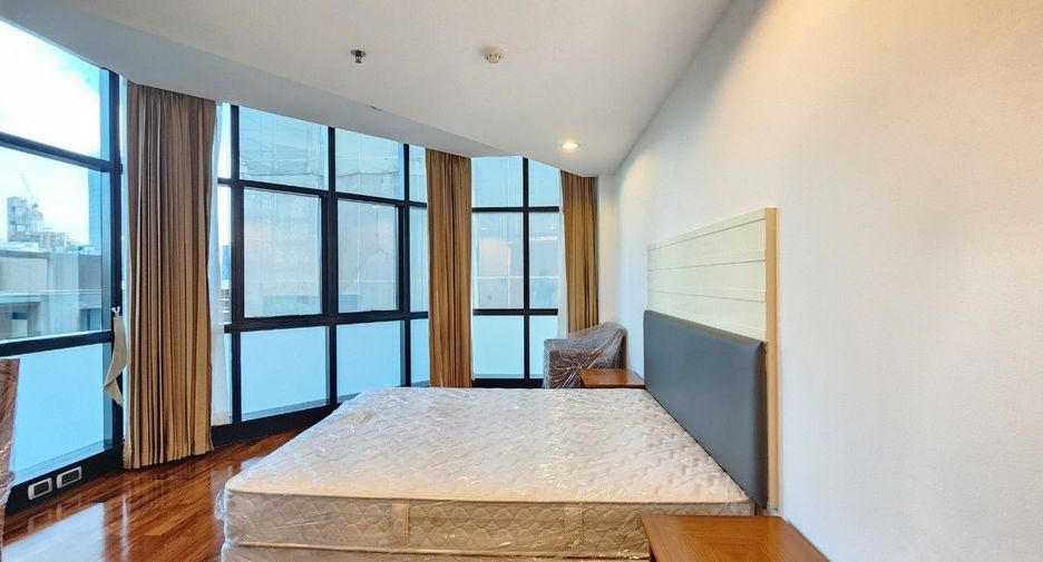 For rent 3 bedrooms apartment in Khlong Toei, Bangkok
