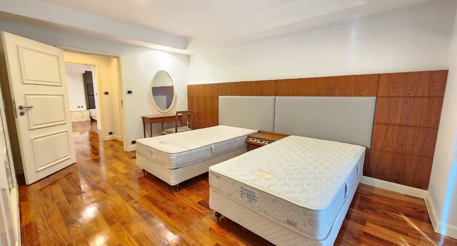 For rent 3 bedrooms apartment in Khlong Toei, Bangkok