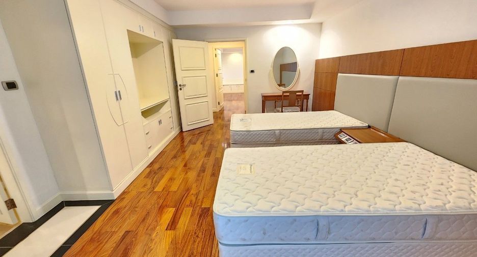 For rent 3 bedrooms apartment in Khlong Toei, Bangkok