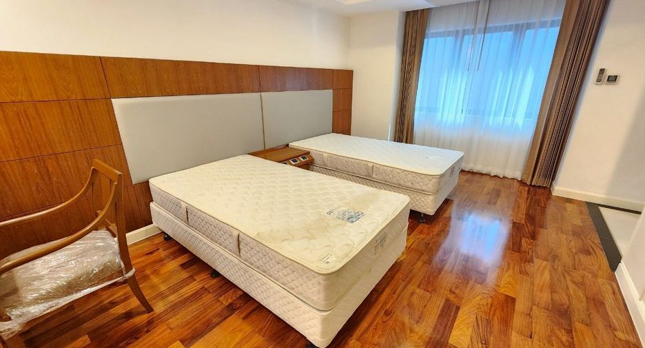 For rent 3 bedrooms apartment in Khlong Toei, Bangkok