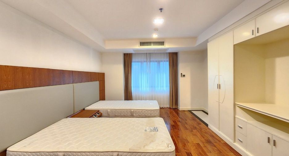 For rent 3 bedrooms apartment in Khlong Toei, Bangkok