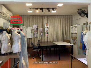 For sale 3 bedrooms retail Space in Wang Thonglang, Bangkok