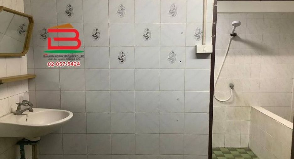 For sale 3 bedrooms retail Space in Wang Thonglang, Bangkok