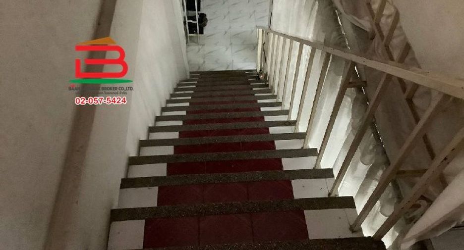 For sale 3 bedrooms retail Space in Wang Thonglang, Bangkok