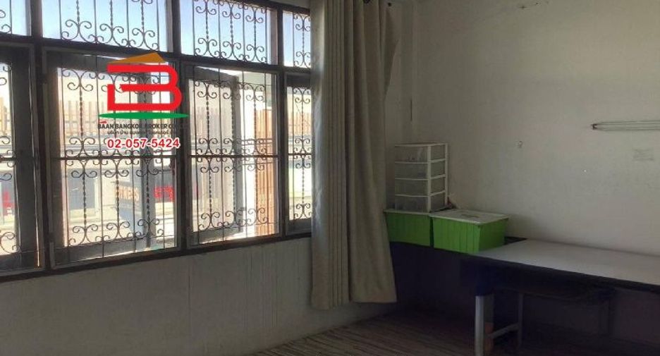 For sale 3 bedrooms retail Space in Wang Thonglang, Bangkok